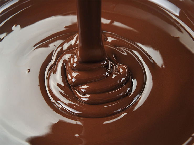 Chocolat fondu lors d'un cours de cuisine